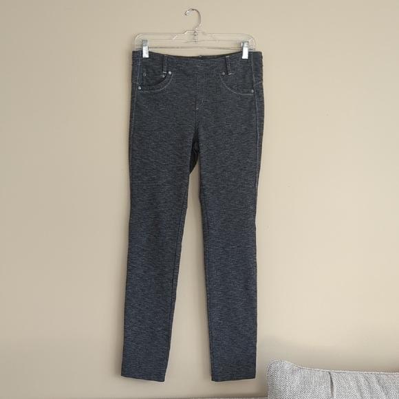 Kuhl Pants - 10 Short Kuhl Gray Pull On Style Stretchy Activewear Pants